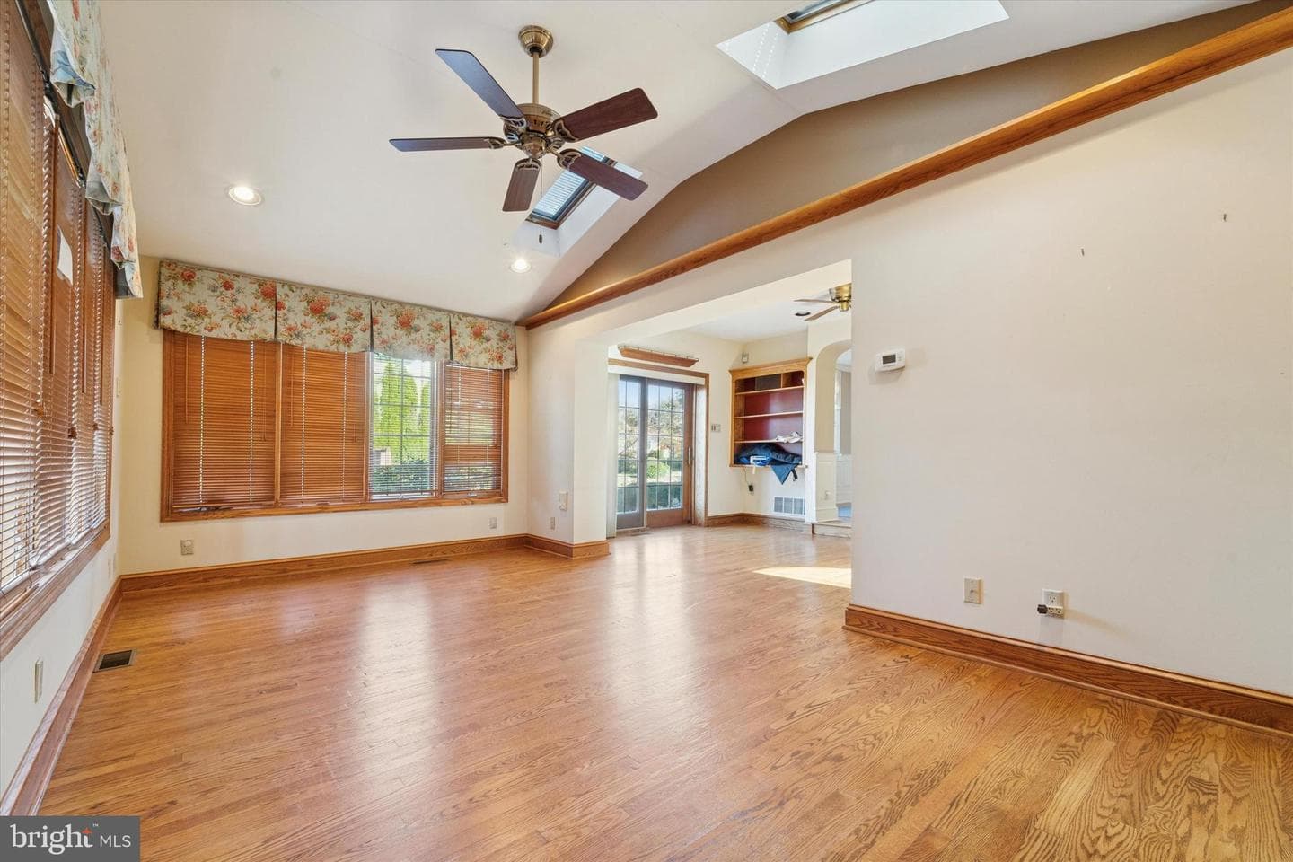 1042 Blythe Avenue photo 13