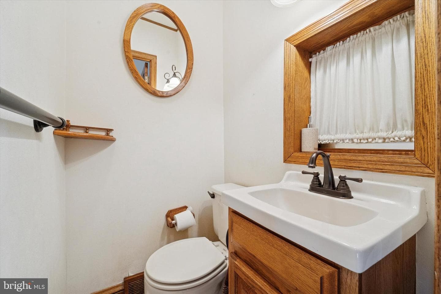 1042 Blythe Avenue photo 15