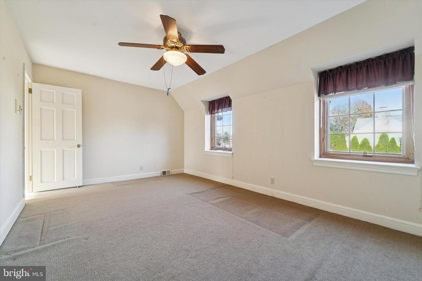 1042 Blythe Avenue photo 20