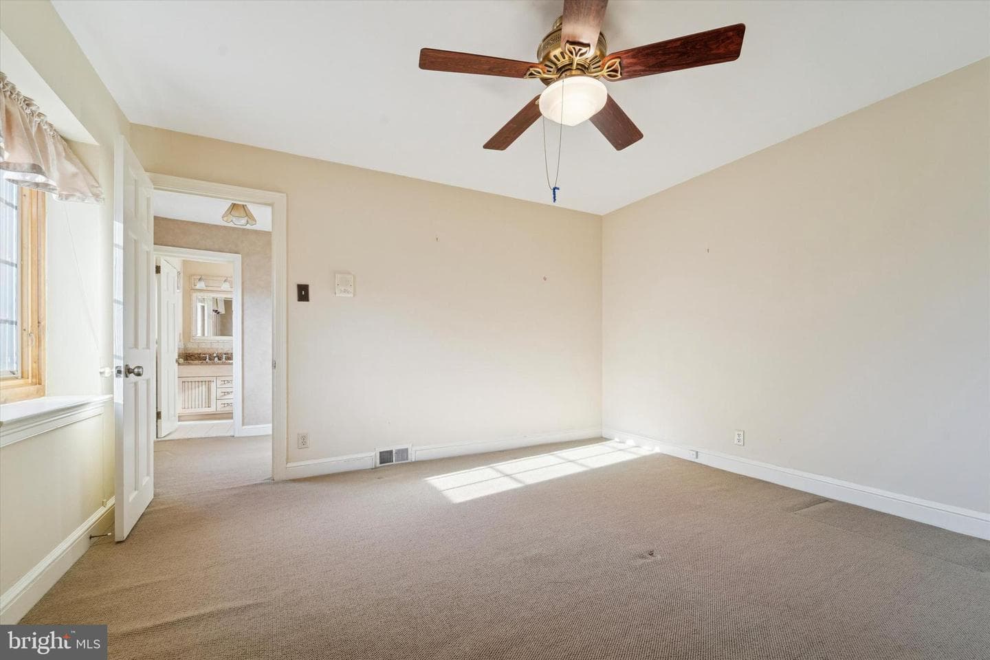 1042 Blythe Avenue photo 24