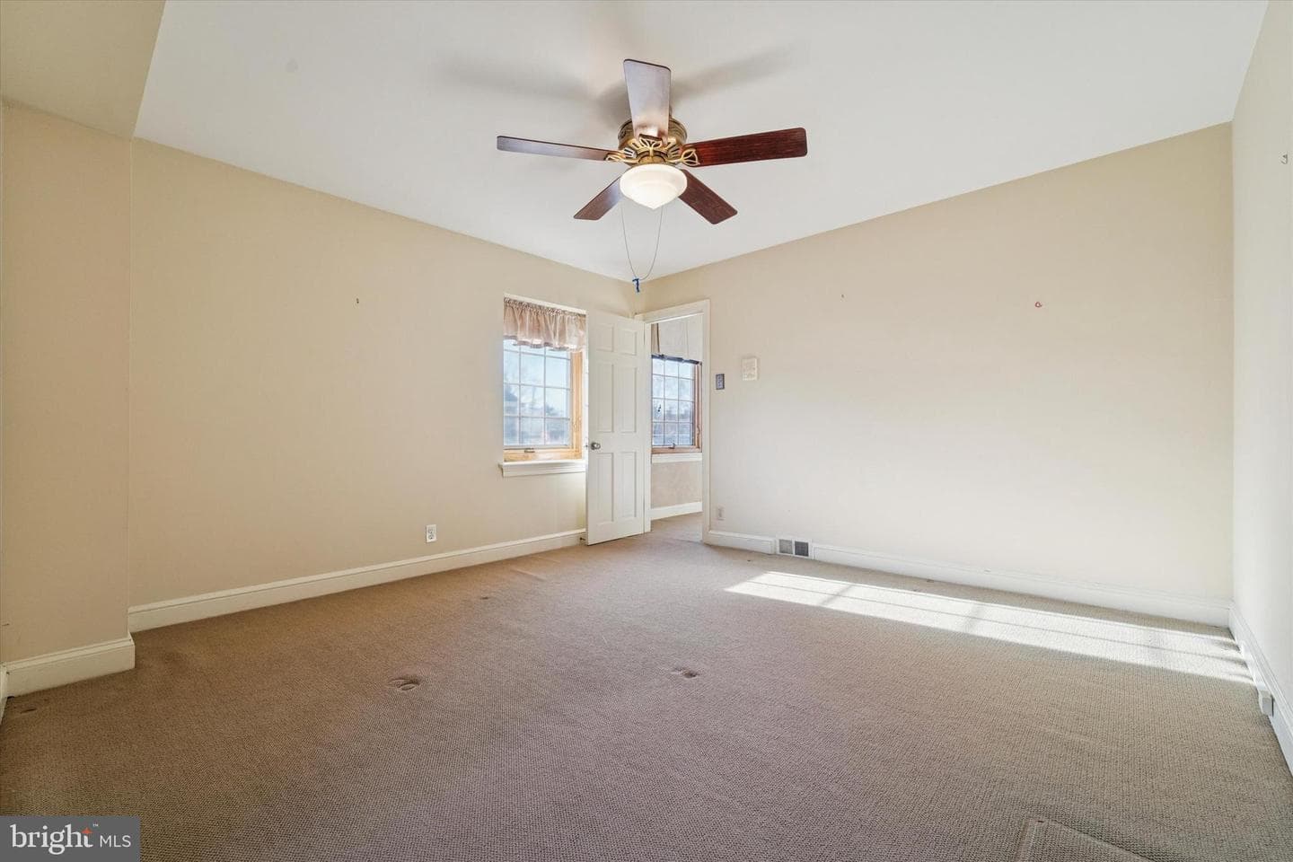 1042 Blythe Avenue photo 25