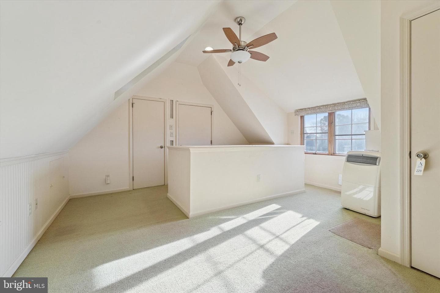 1042 Blythe Avenue photo 26