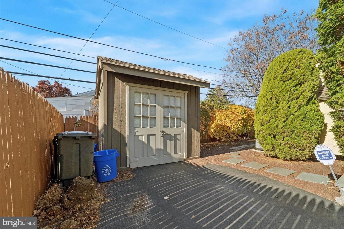 1042 Blythe Avenue photo 33