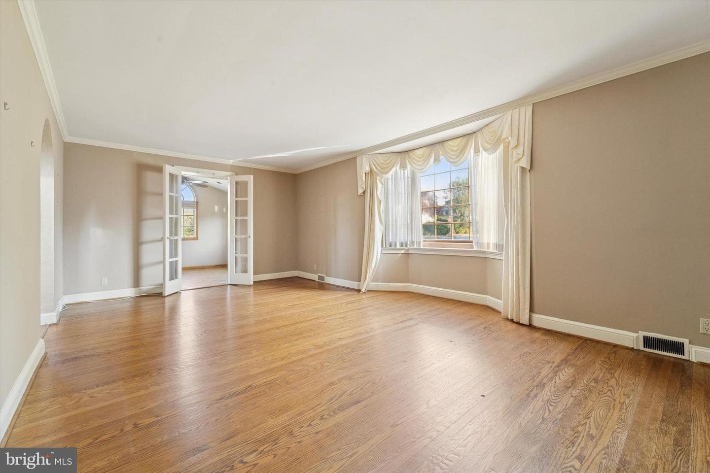 1042 Blythe Avenue photo 6
