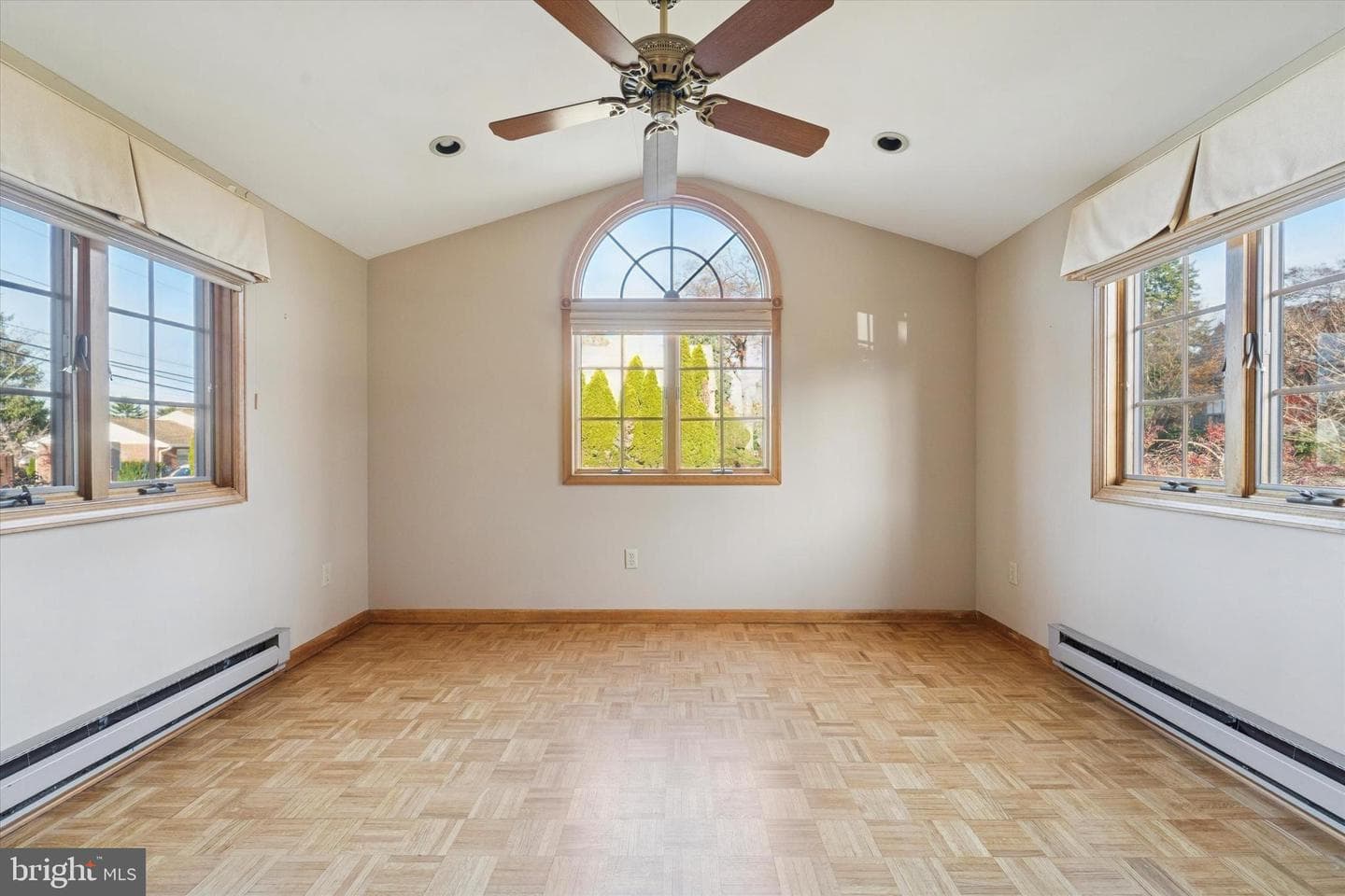 1042 Blythe Avenue photo 7
