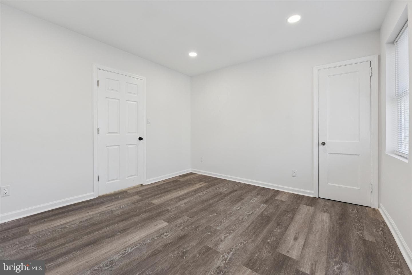 323 Derwyn Road photo 33
