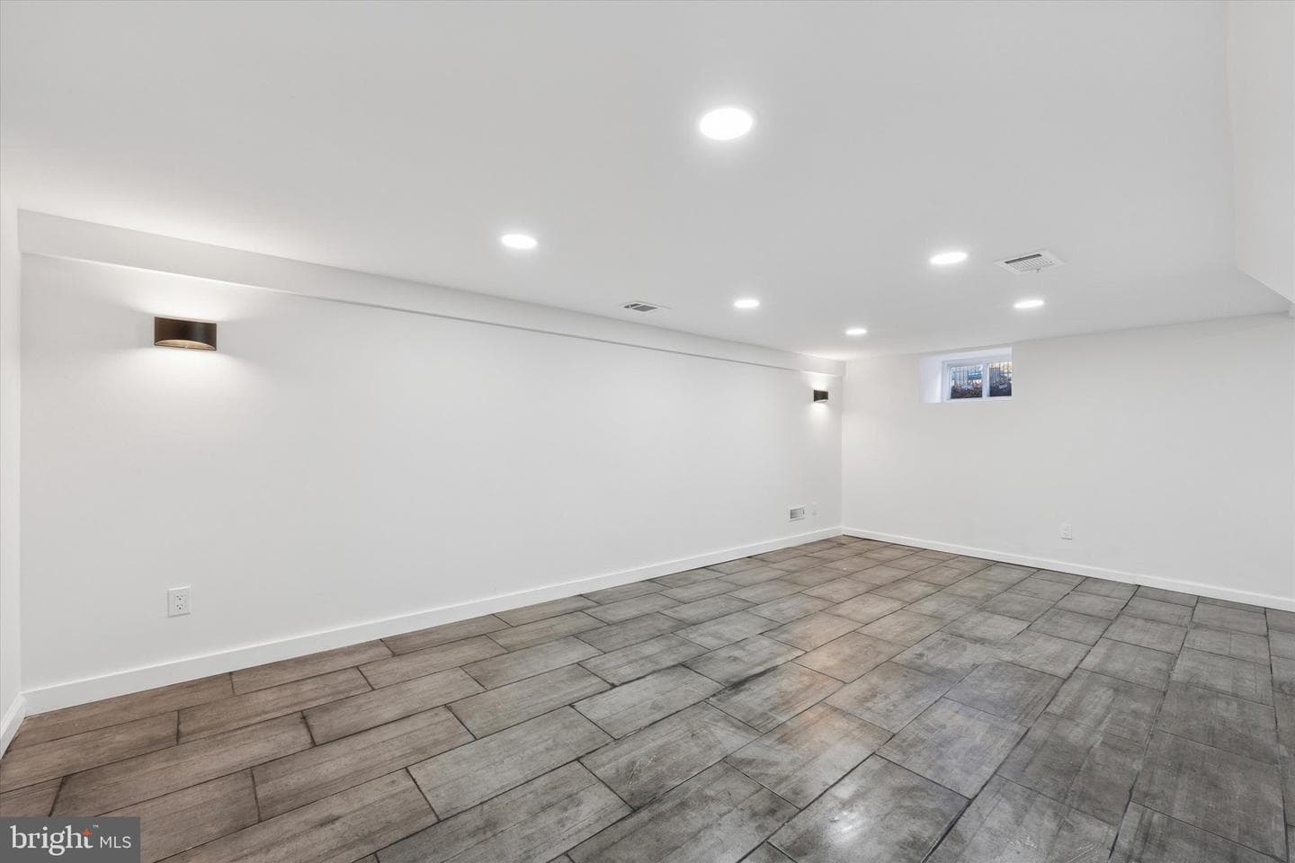 323 Derwyn Road photo 36