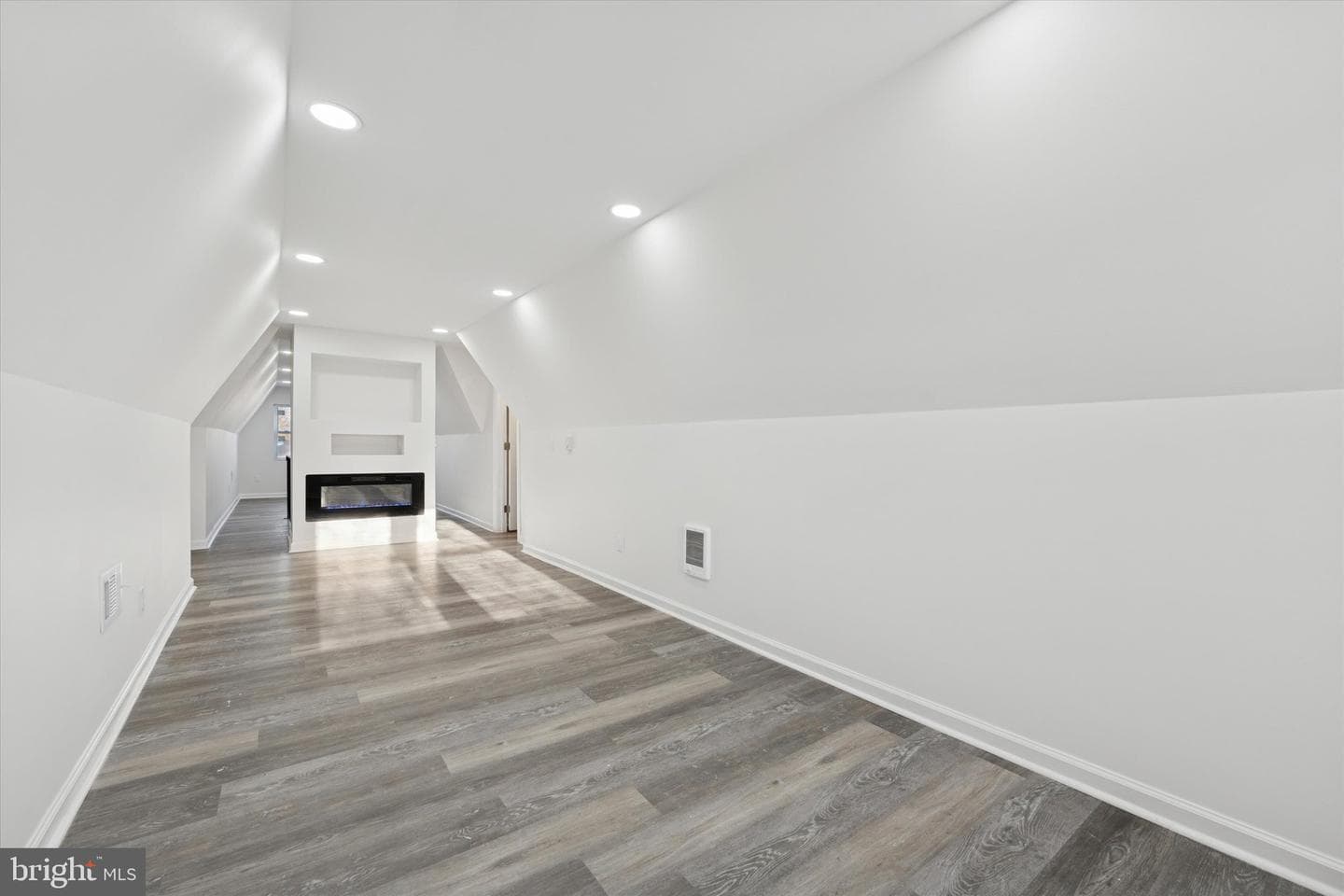 323 Derwyn Road photo 40