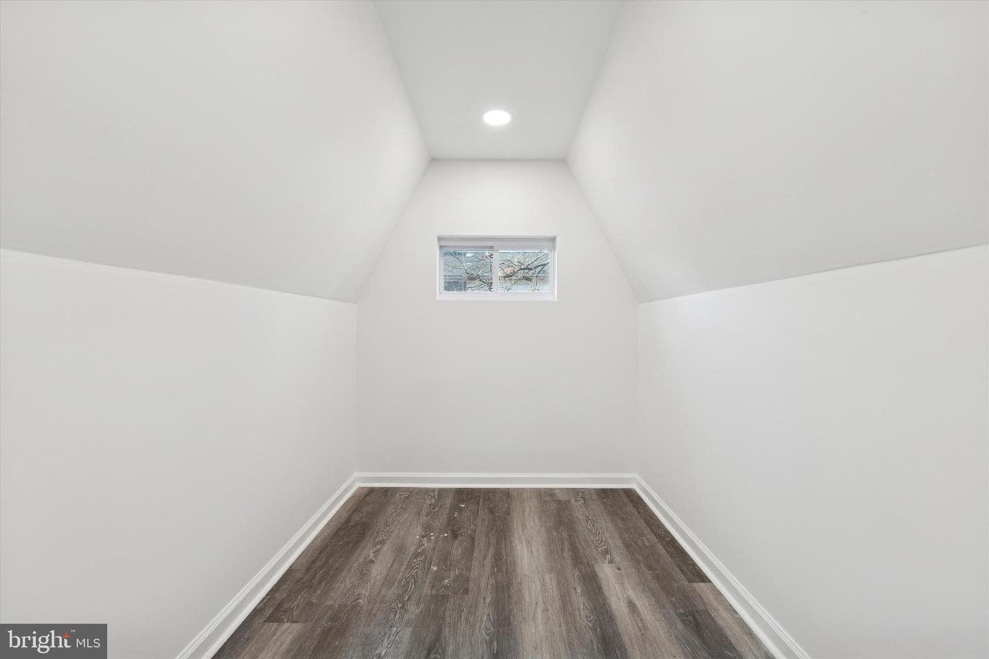 323 Derwyn Road photo 41