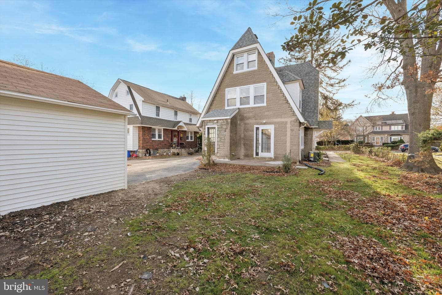 323 Derwyn Road photo 47