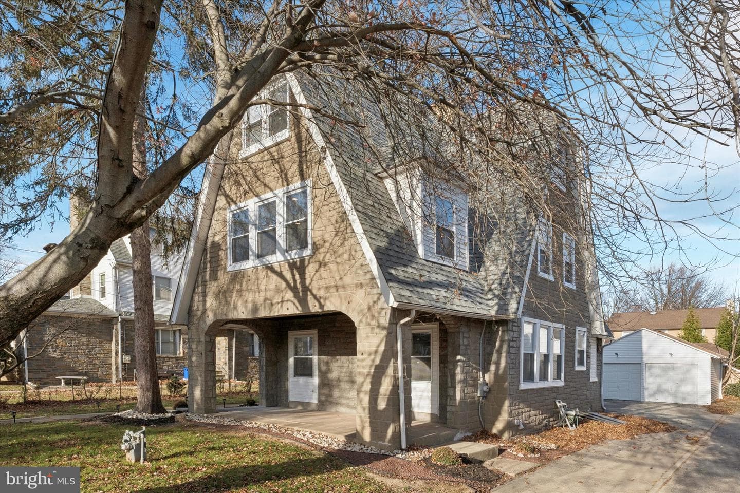 323 Derwyn Road photo 52