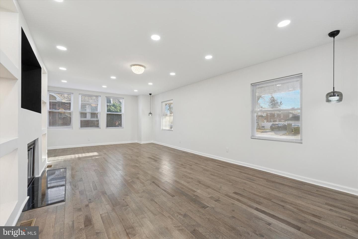 323 Derwyn Road photo 6