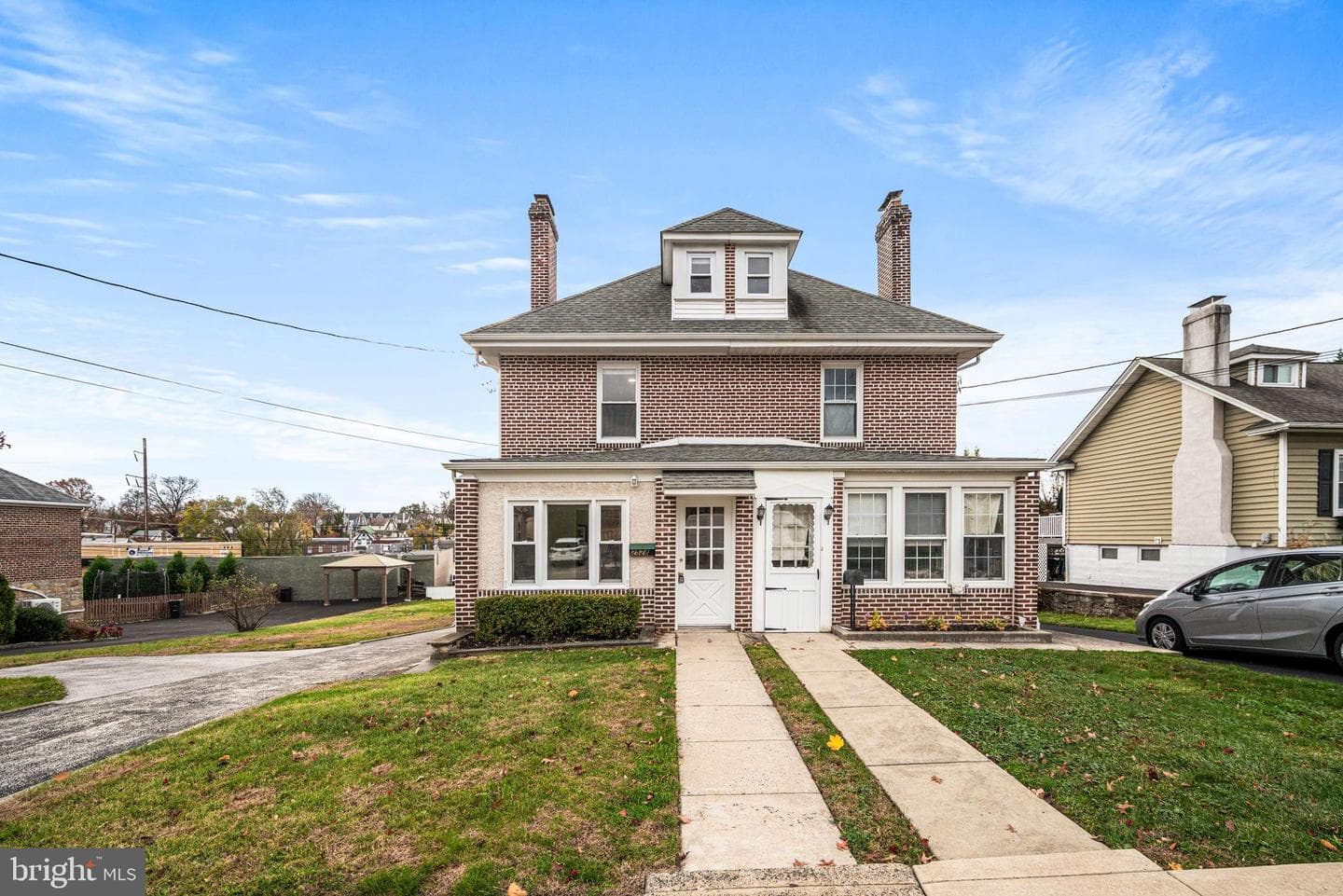 2528 Rosemont Avenue photo 2