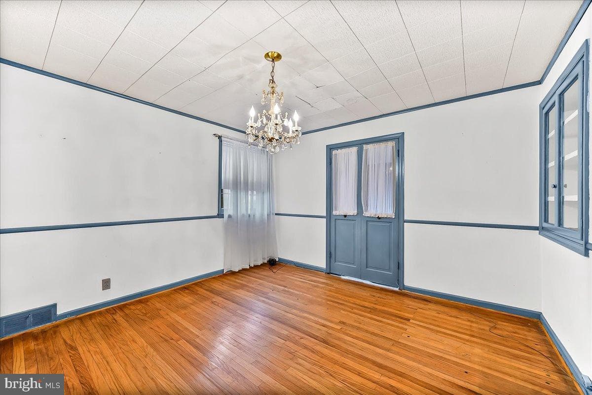 310 Lewis Road photo 11