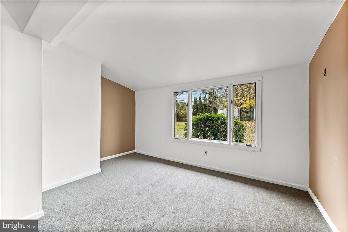 310 Lewis Road photo 16