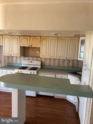 402 Rively Avenue photo 8