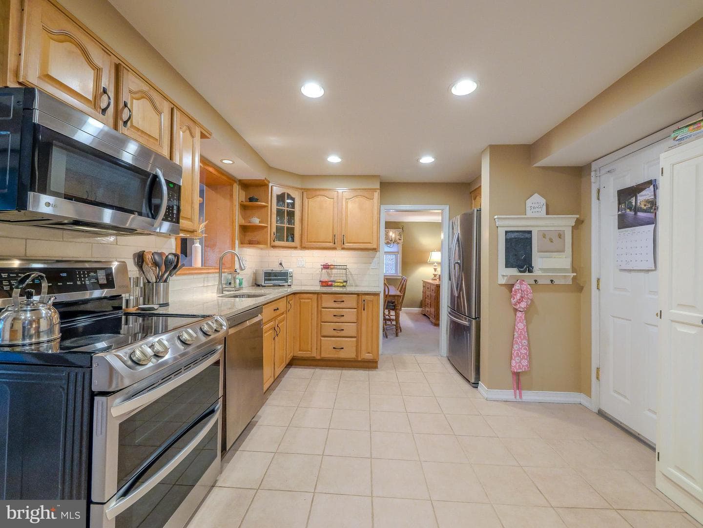 921 Addingham Avenue photo 23