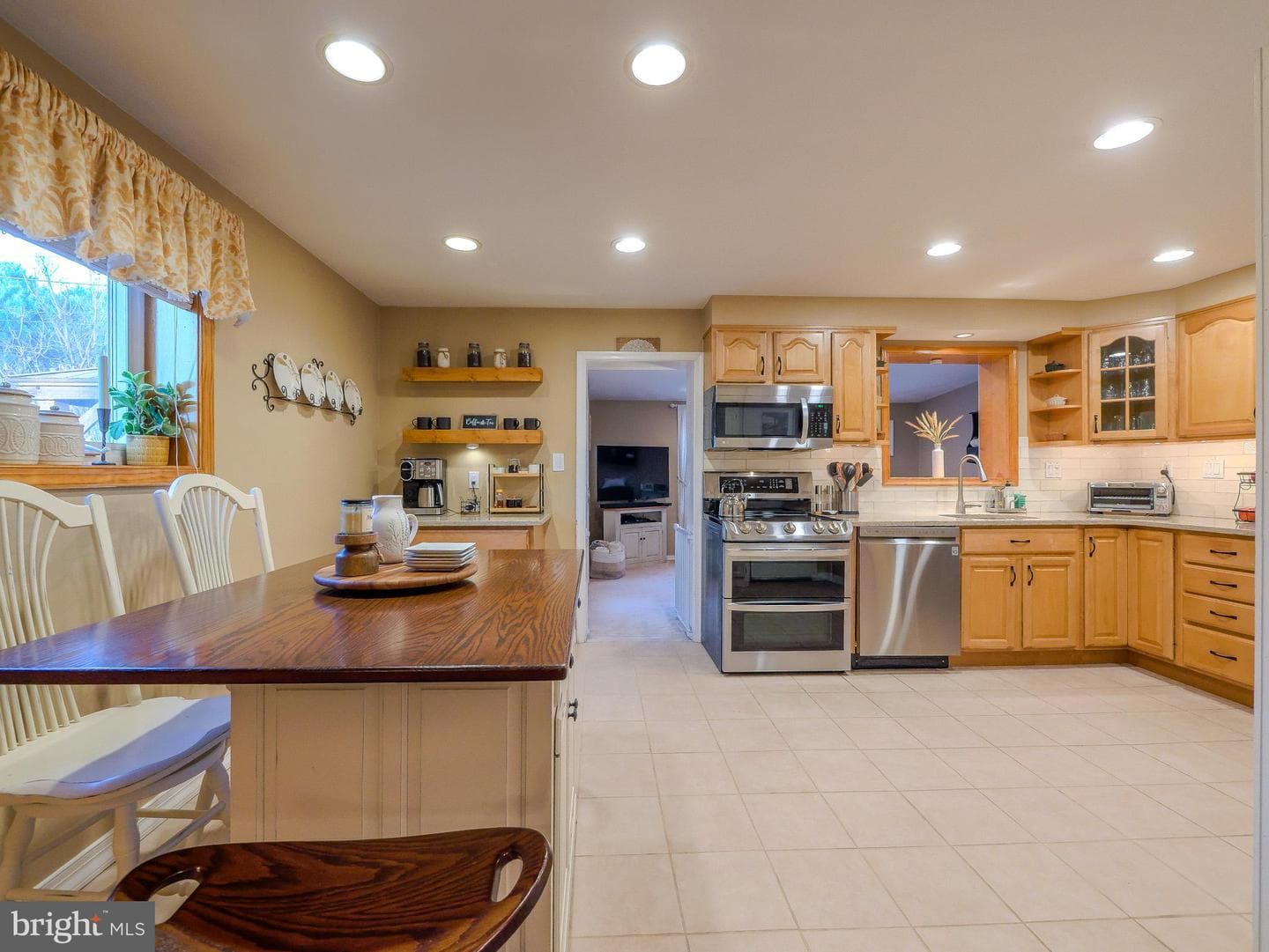 921 Addingham Avenue photo 24