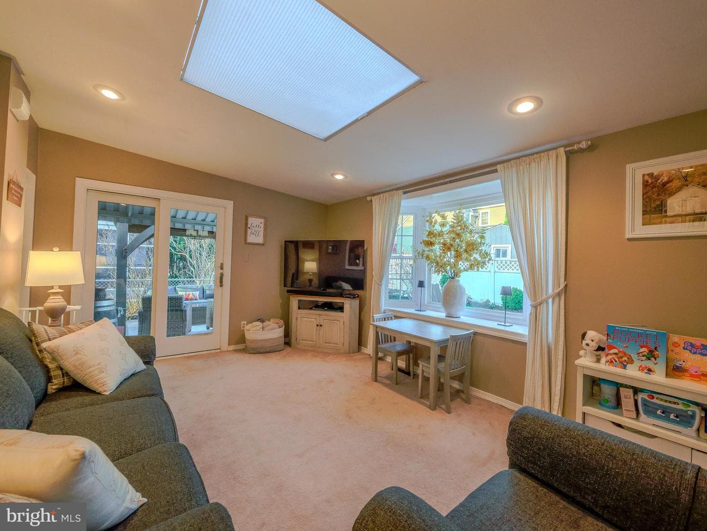 921 Addingham Avenue photo 33