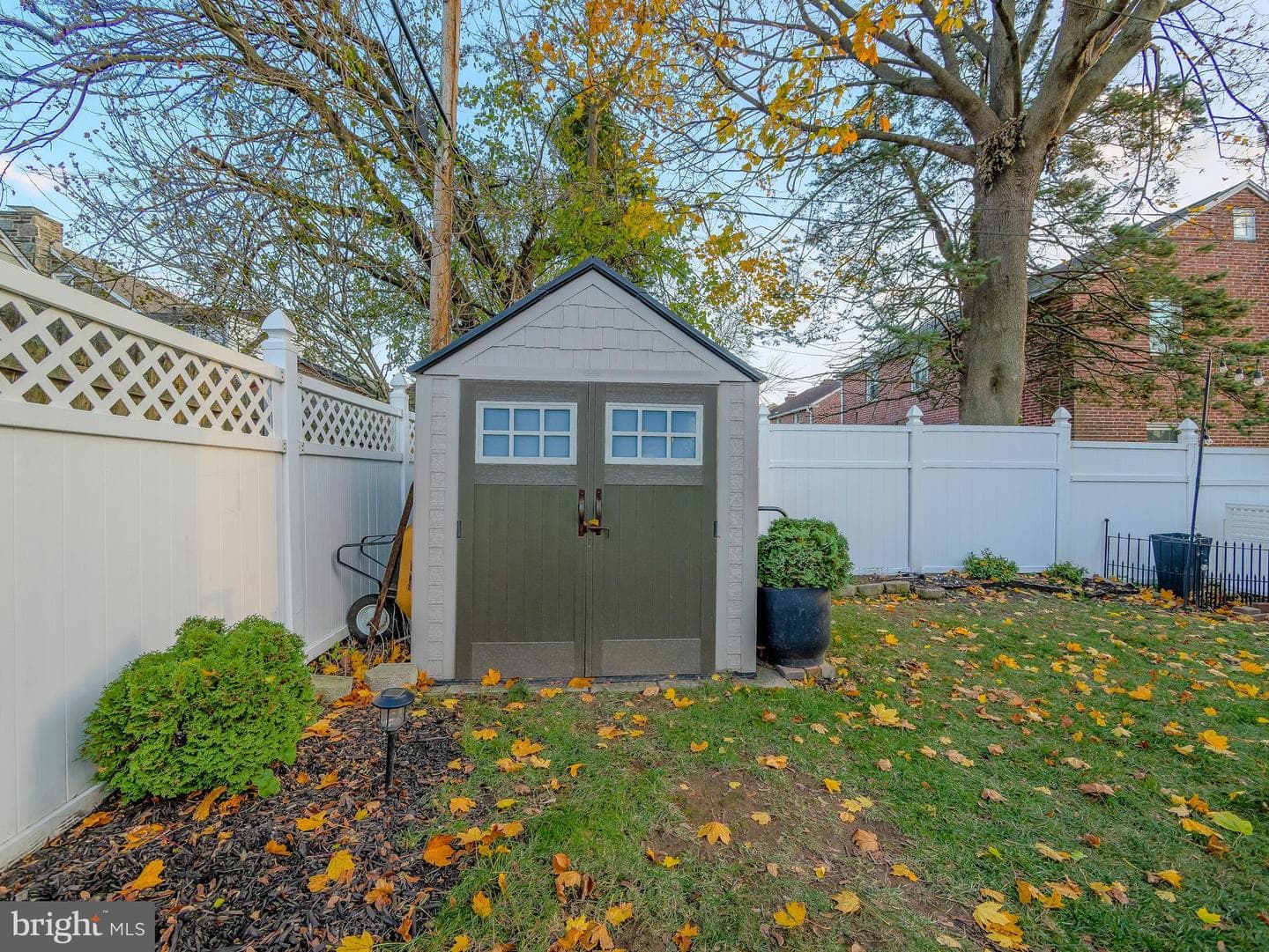 921 Addingham Avenue photo 83