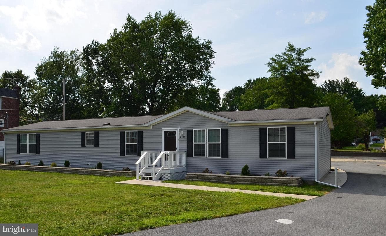 719 Beech Avenue photo 1