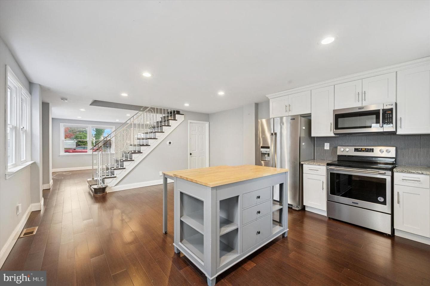 122 Leon Avenue photo 10