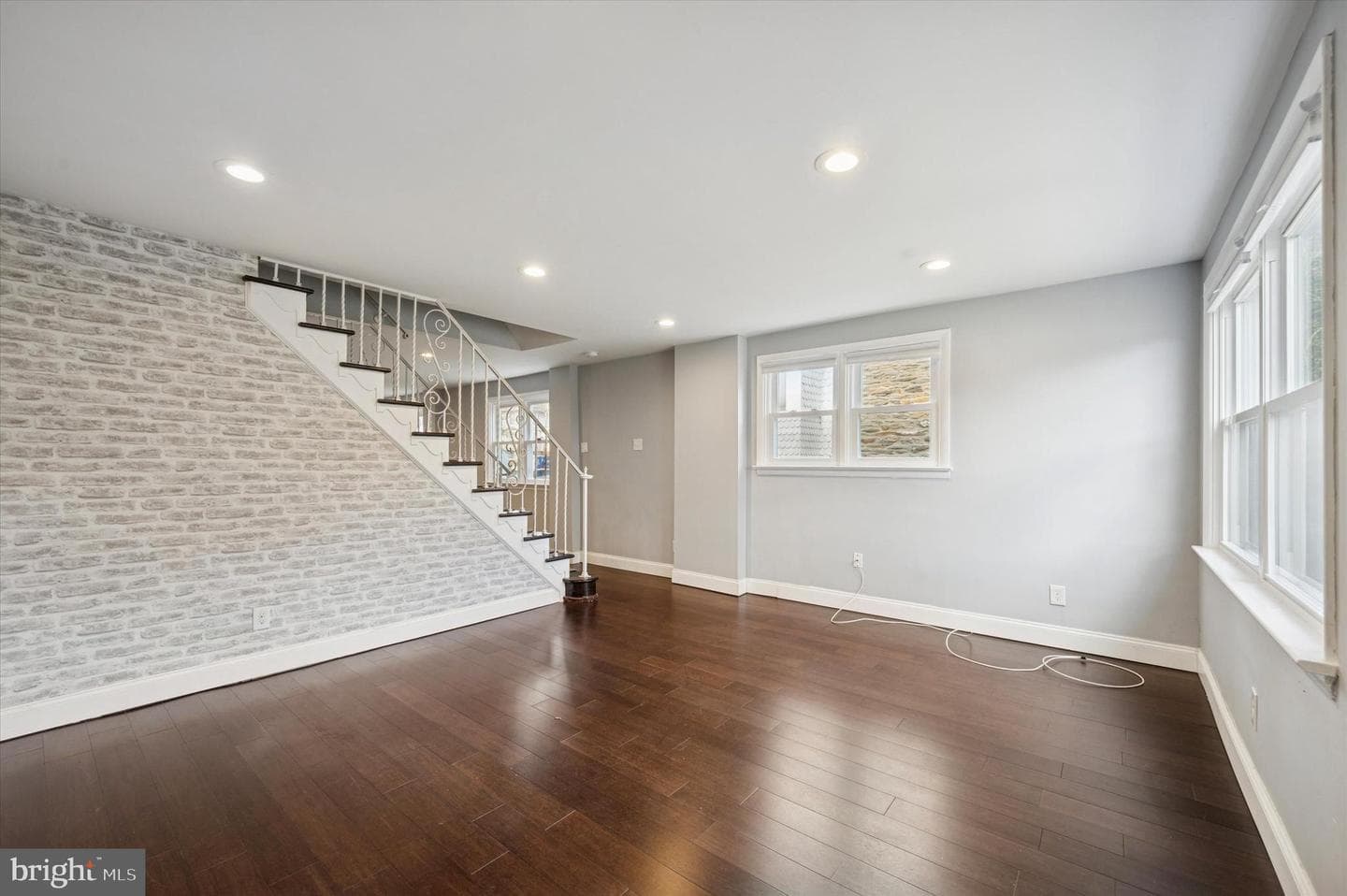 122 Leon Avenue photo 3
