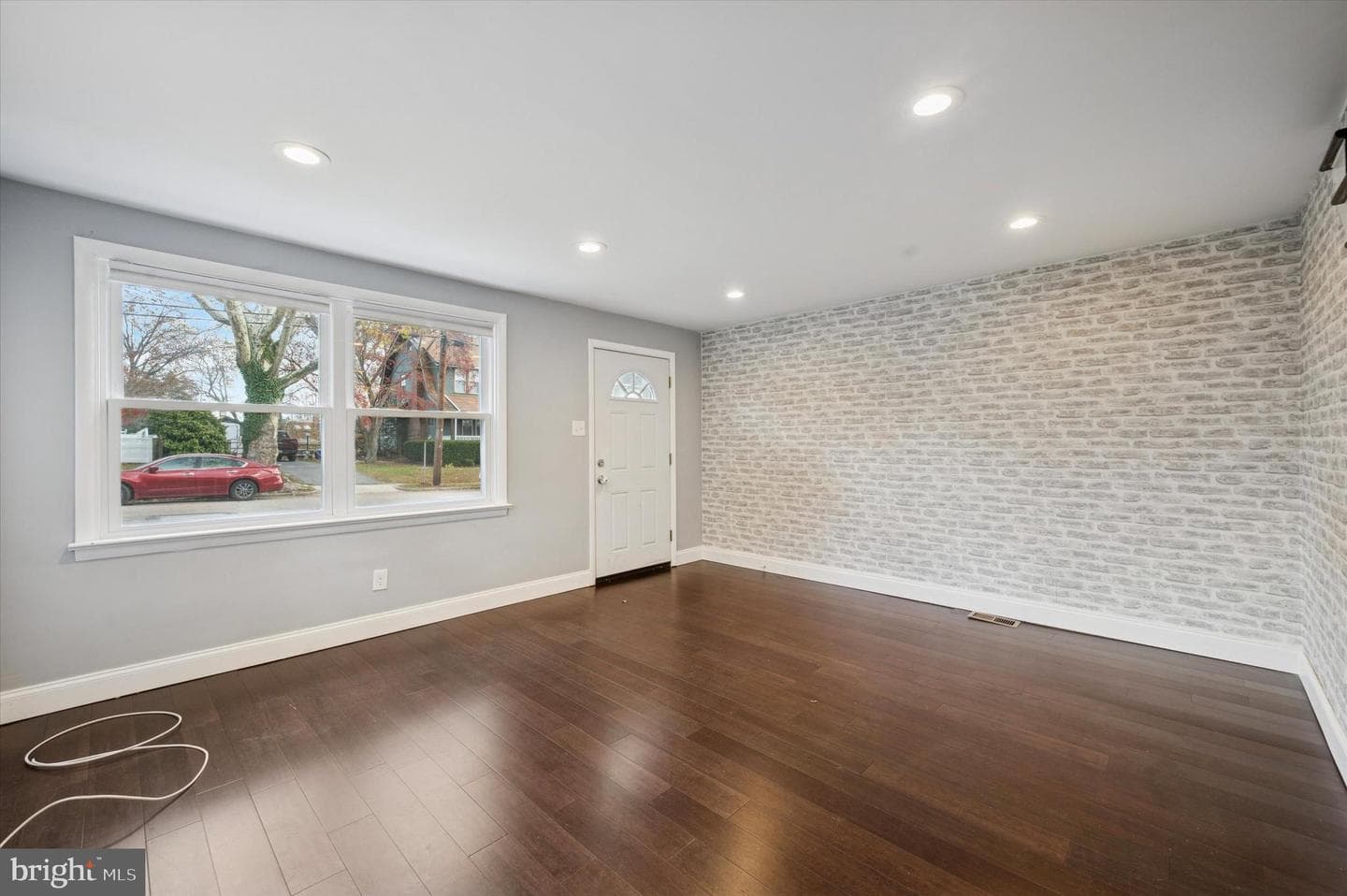 122 Leon Avenue photo 5