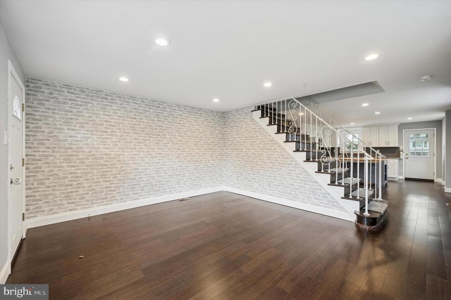 122 Leon Avenue photo 6