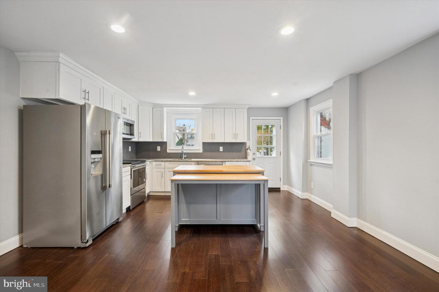 122 Leon Avenue photo 9