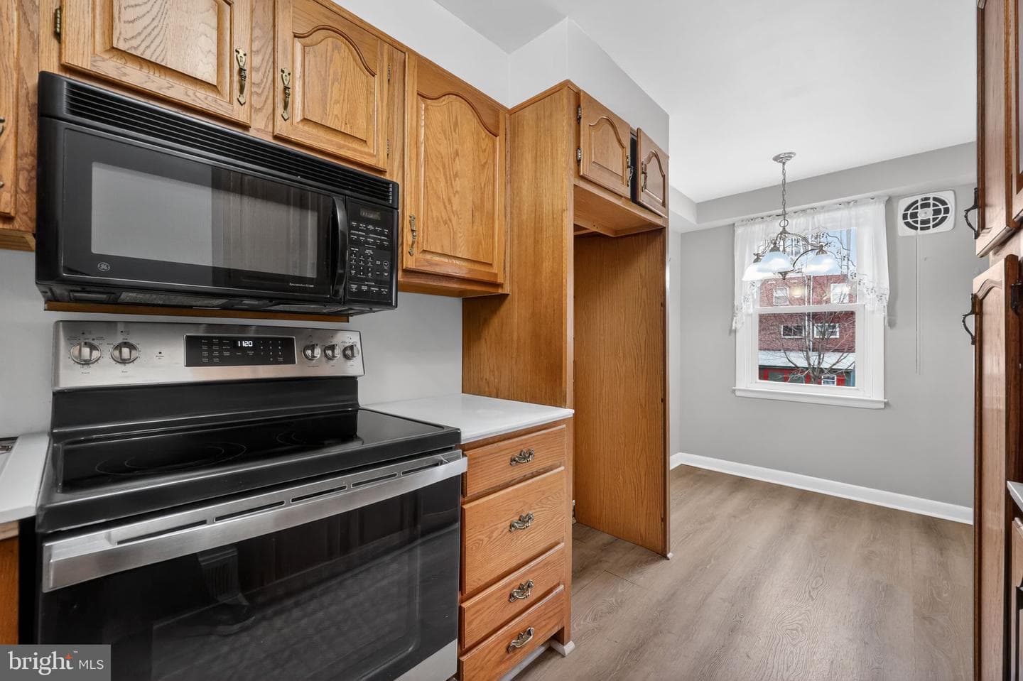 948 Grant Road photo 13