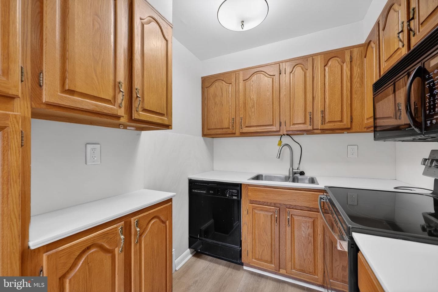 948 Grant Road photo 15
