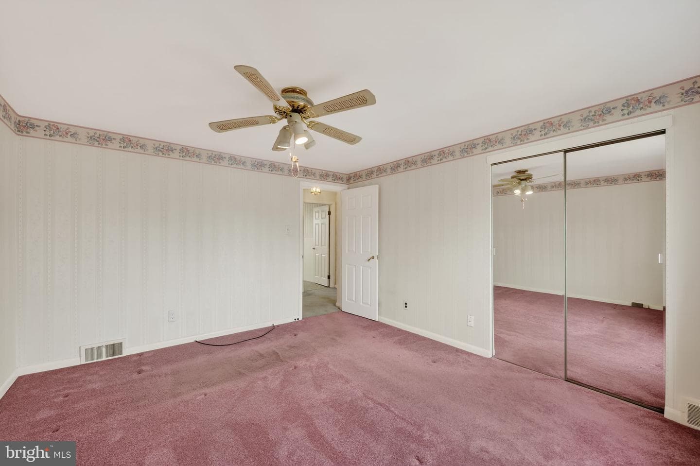 948 Grant Road photo 18