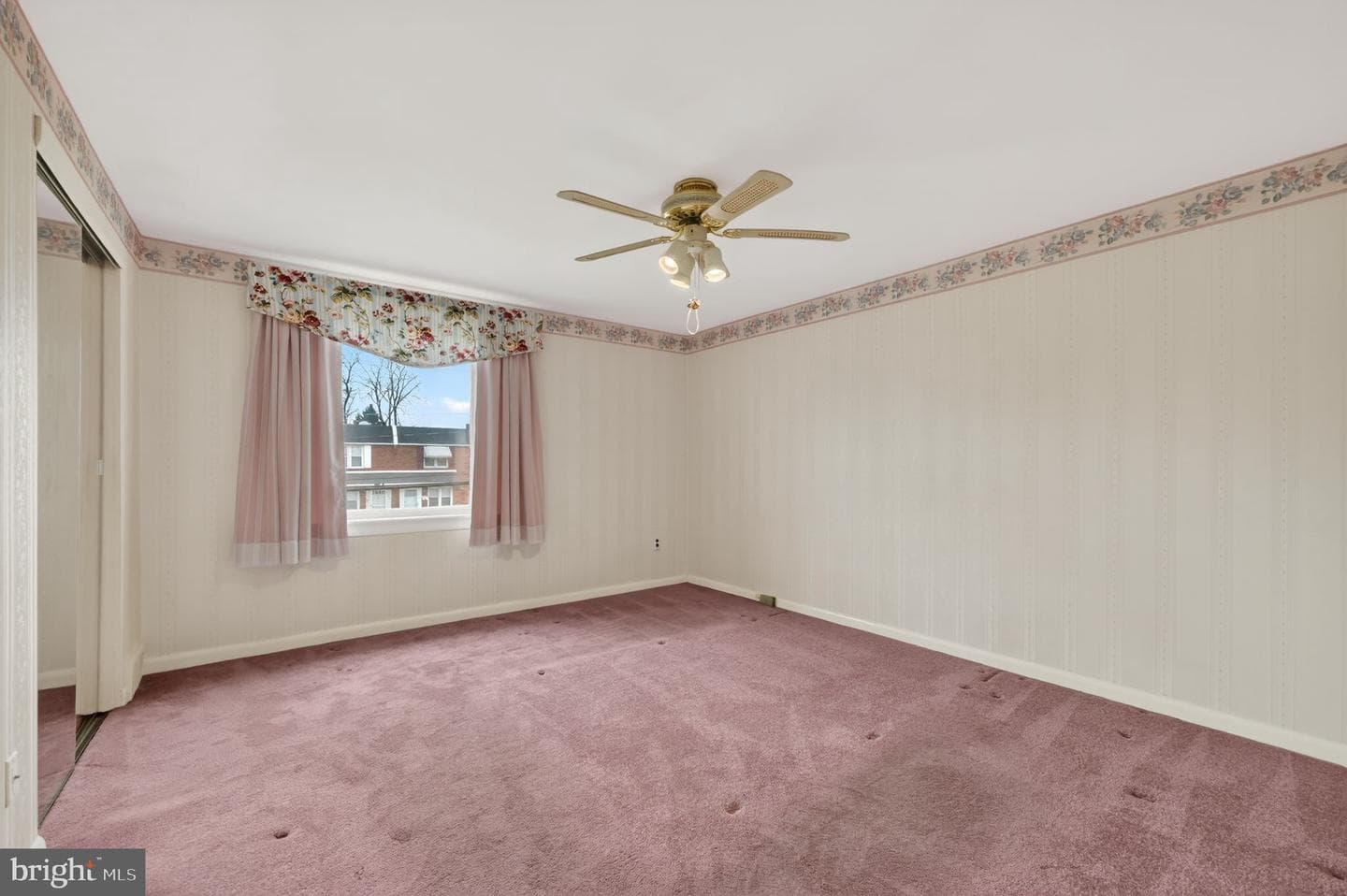 948 Grant Road photo 20