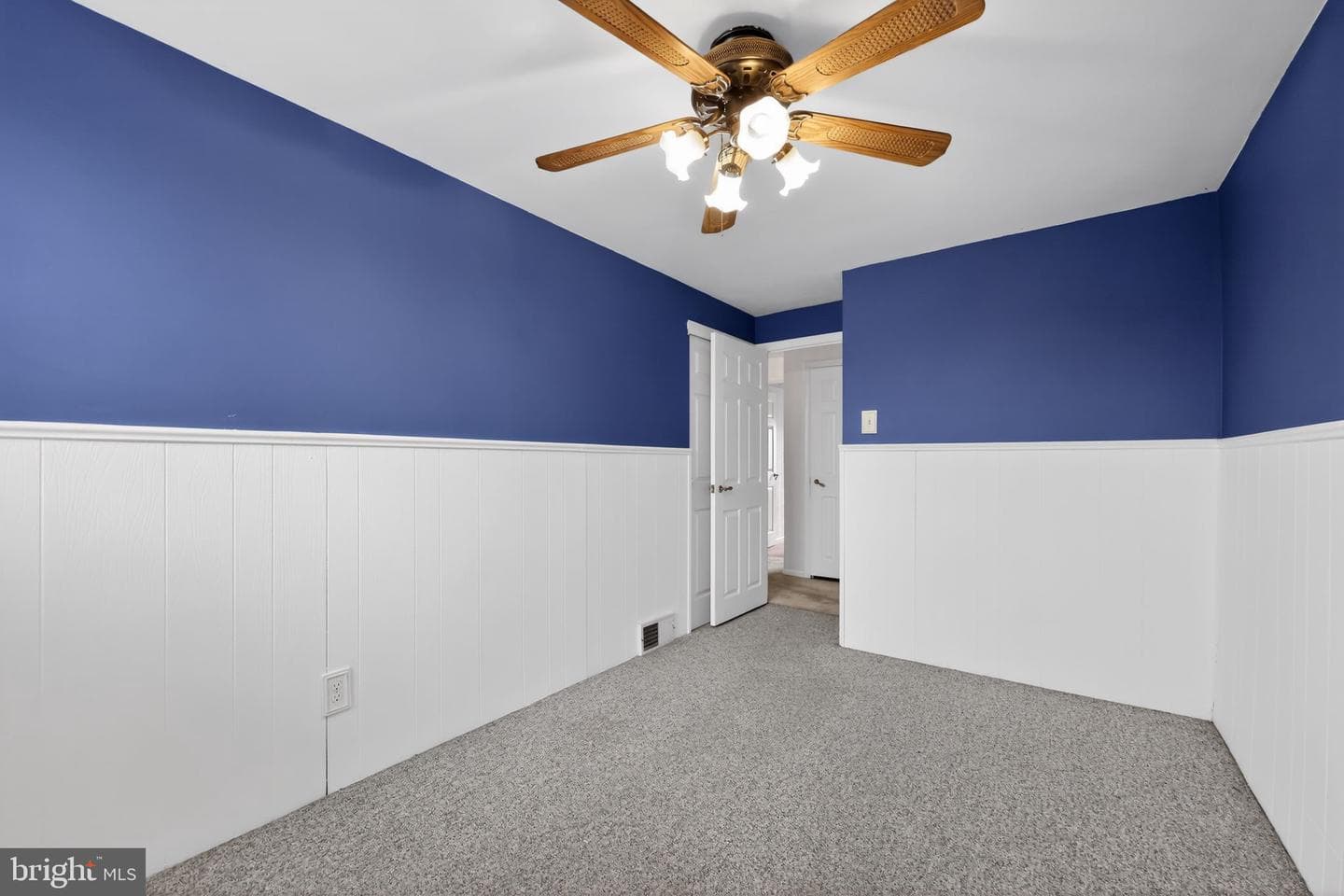 948 Grant Road photo 22