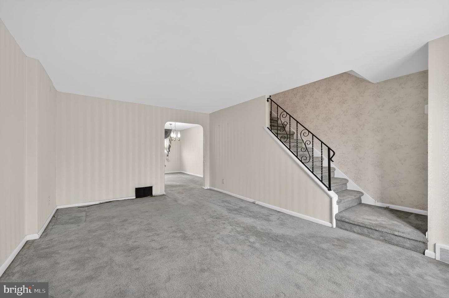 948 Grant Road photo 7