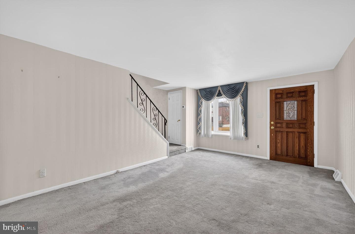 948 Grant Road photo 8