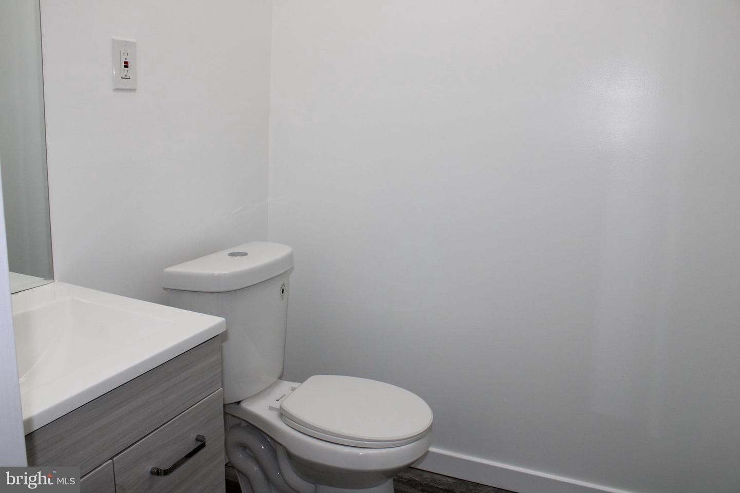 1039 Barker Road photo 10