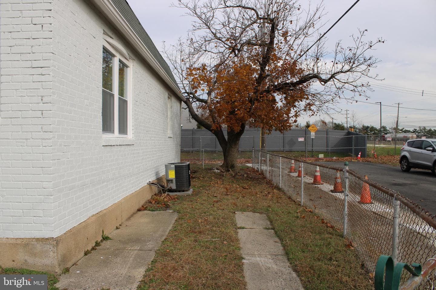 1039 Barker Road photo 3