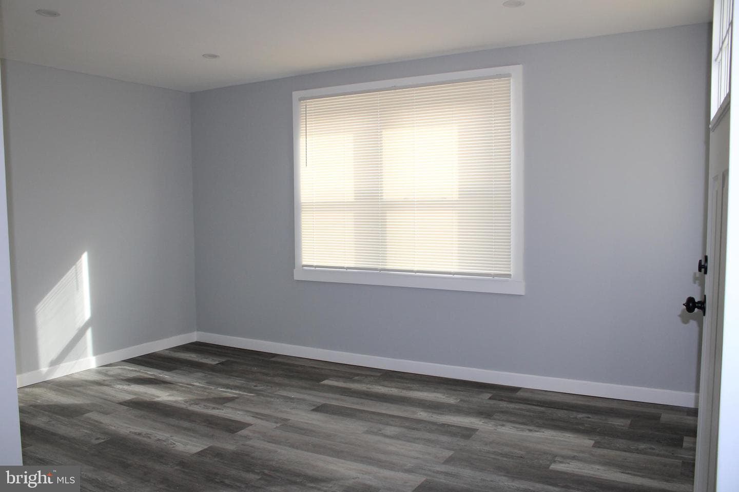 1039 Barker Road photo 5