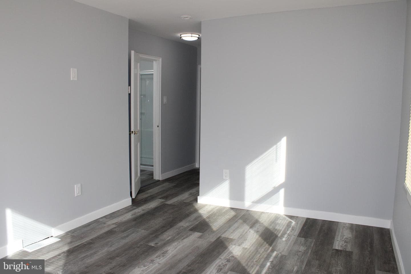 1039 Barker Road photo 9