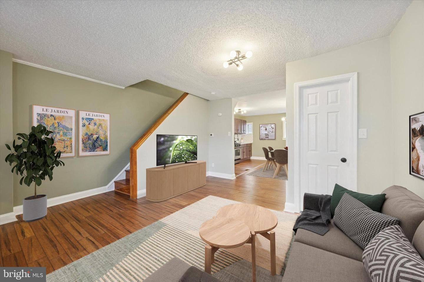 7046 Radbourne Road photo 3