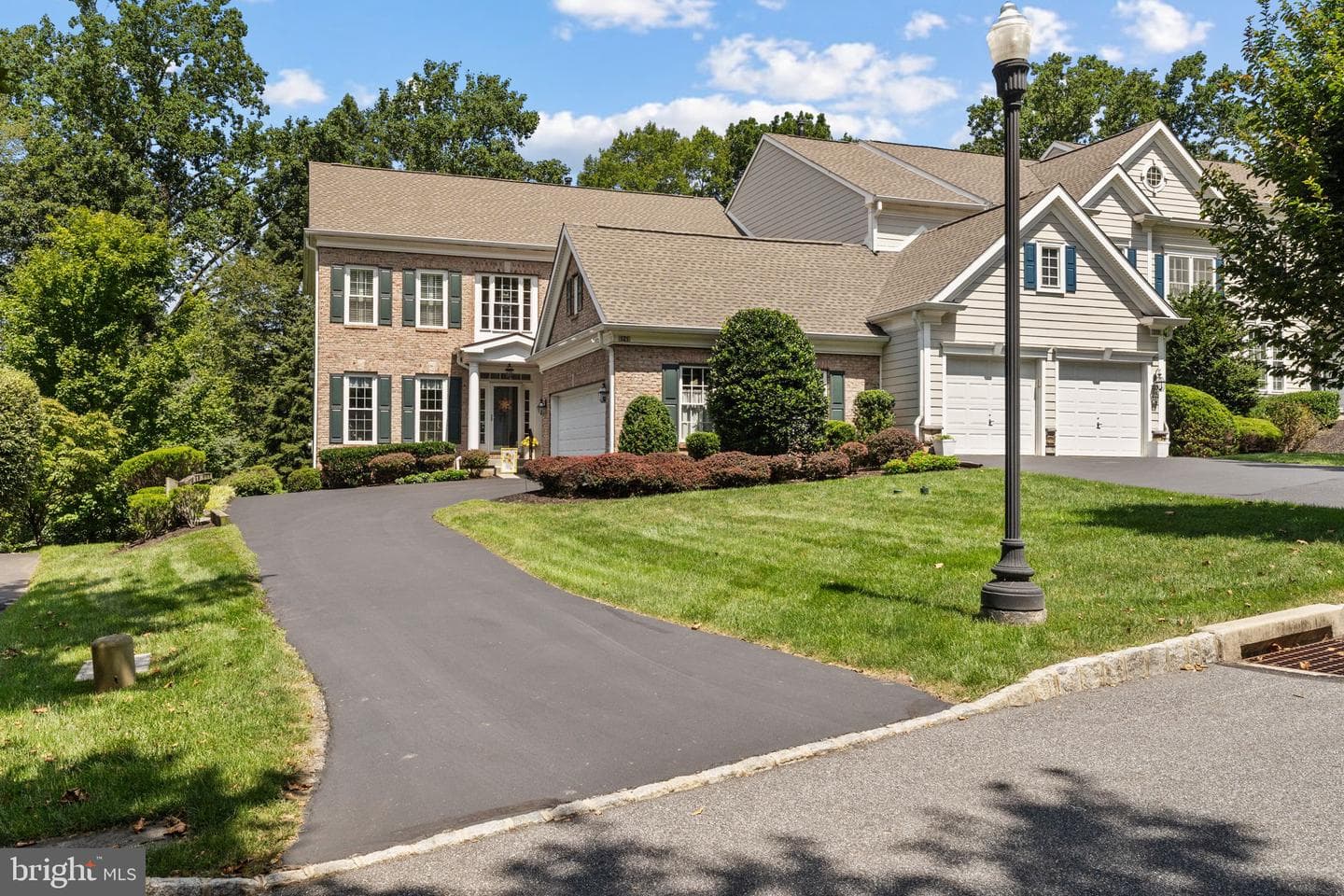121 Camelot Lane photo 2
