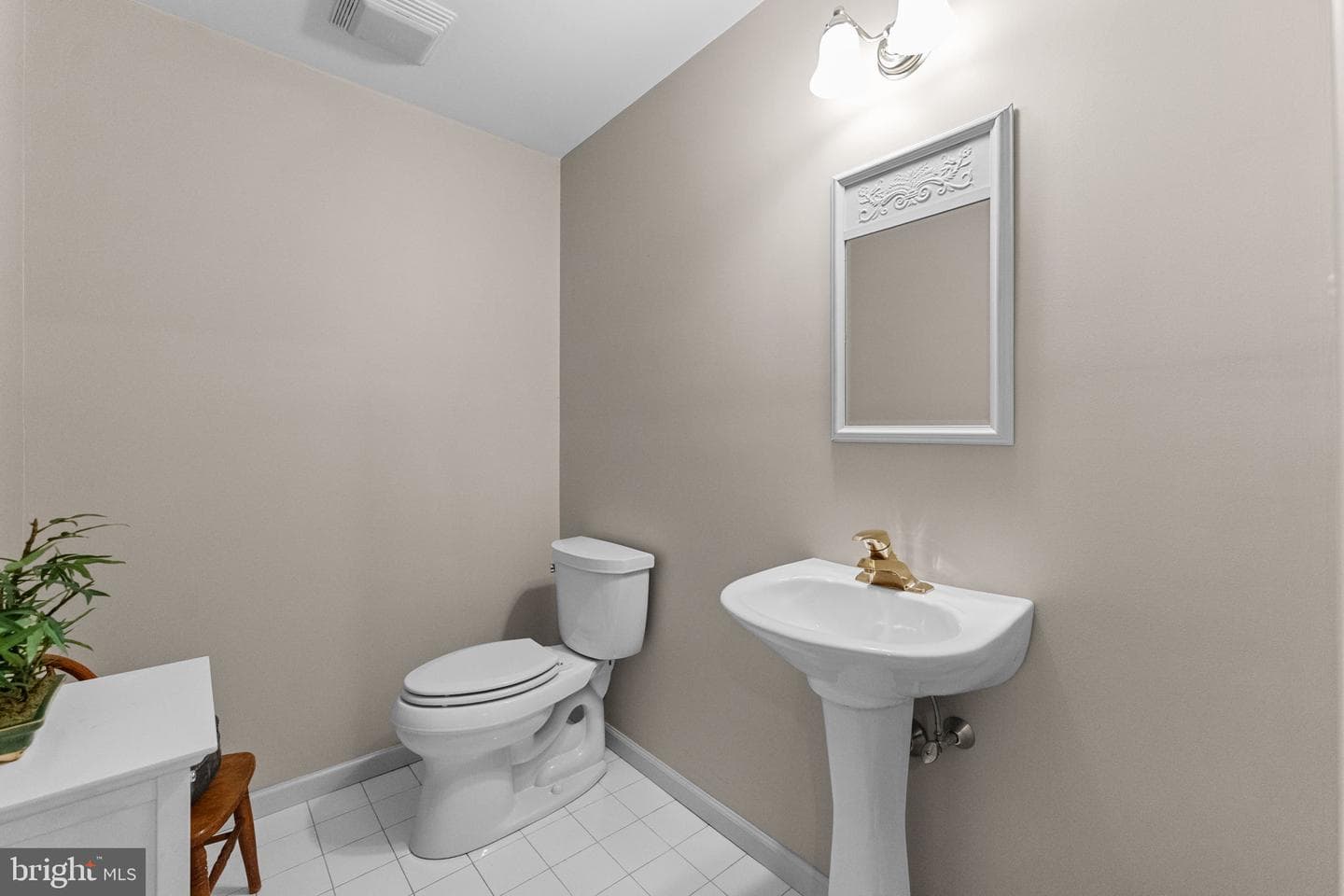 121 Camelot Lane photo 27