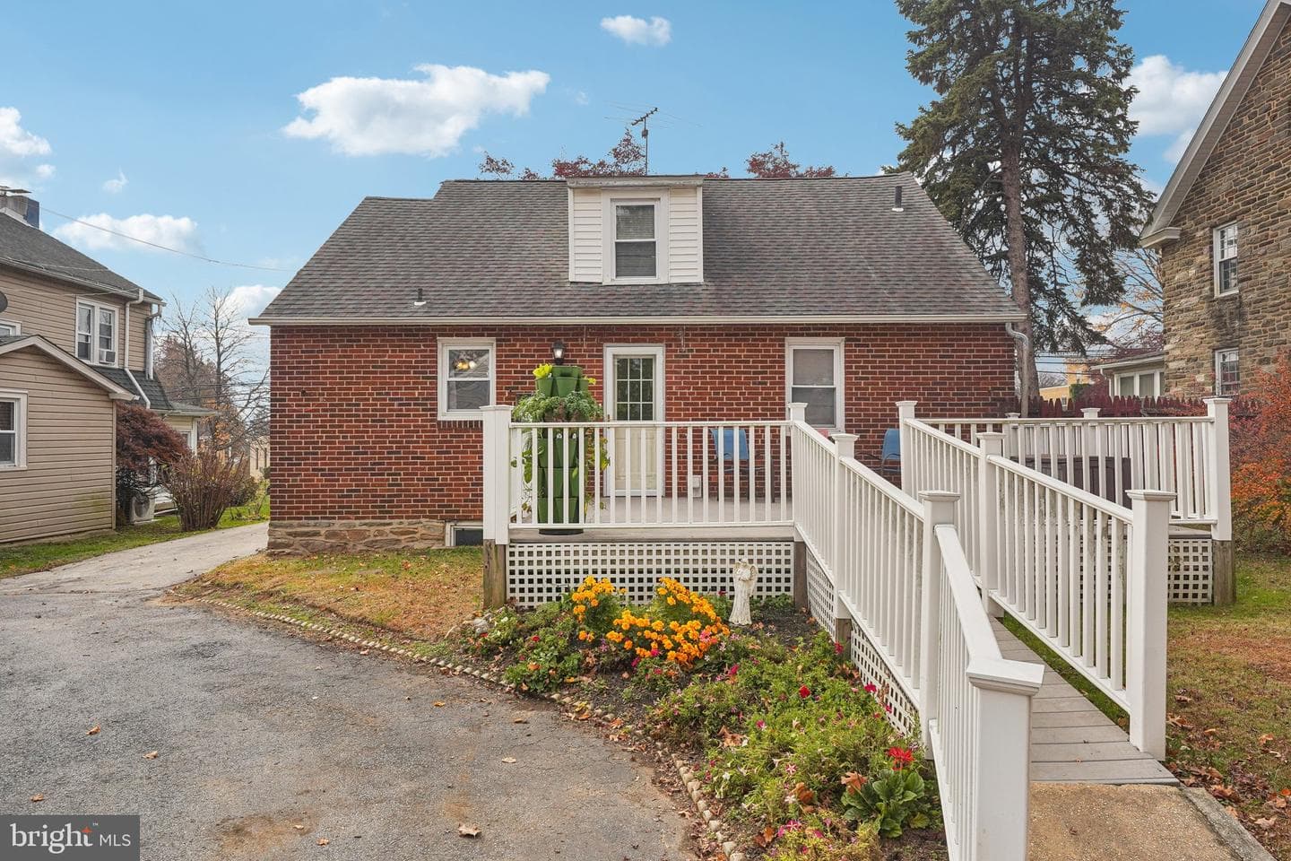 203 S Oak Avenue photo 22