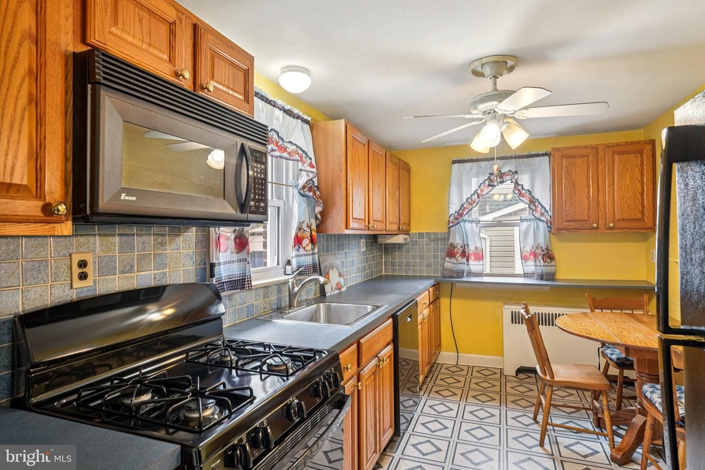 203 S Oak Avenue photo 8
