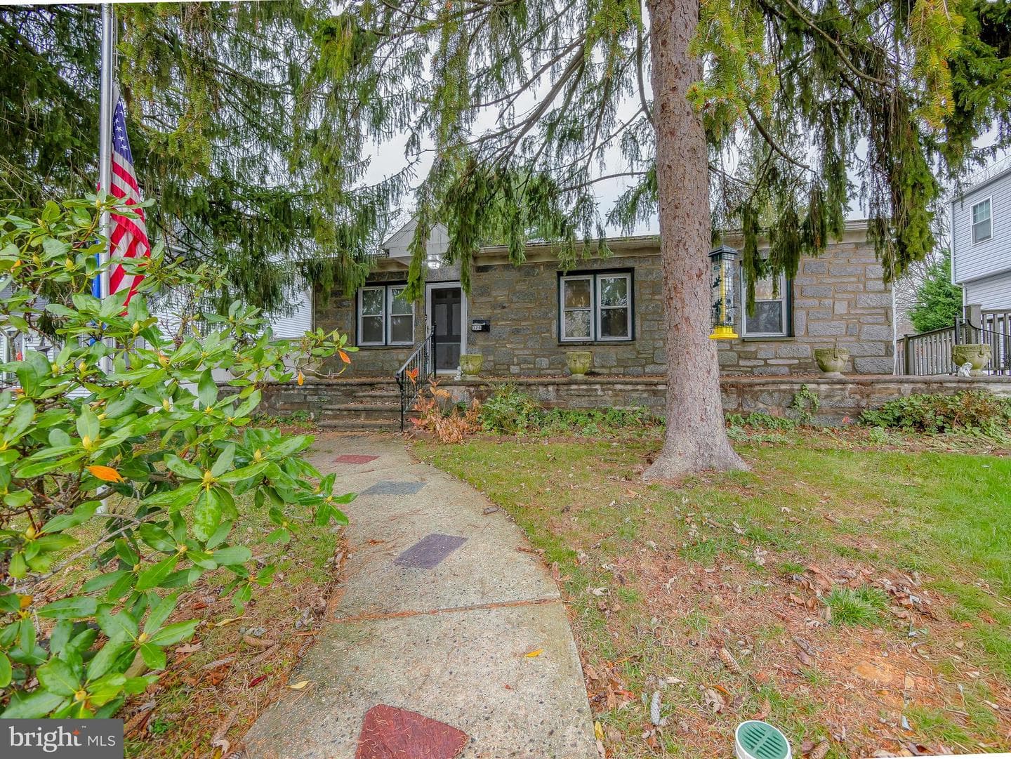 328 Hillside Avenue photo 1