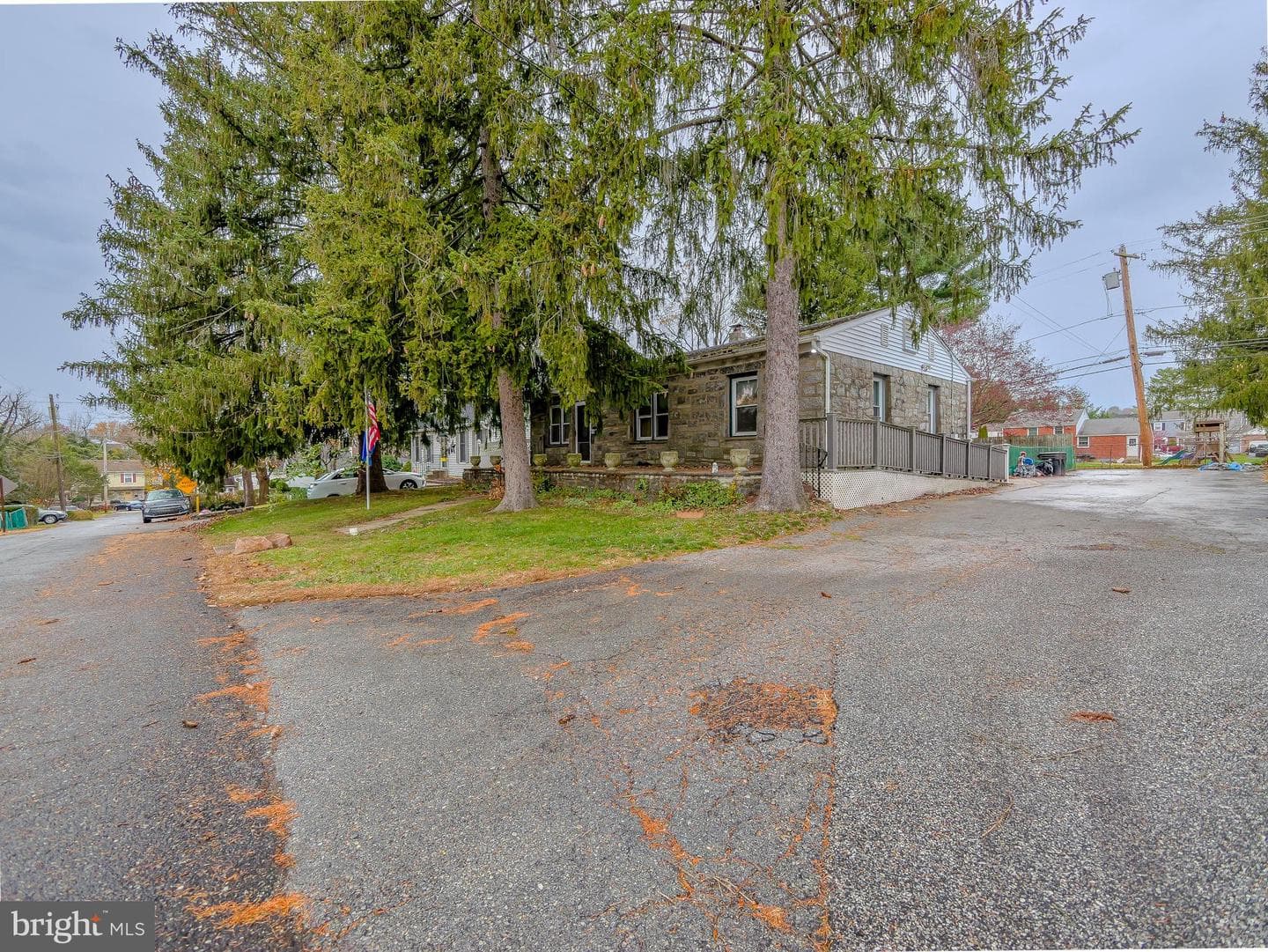 328 Hillside Avenue photo 2