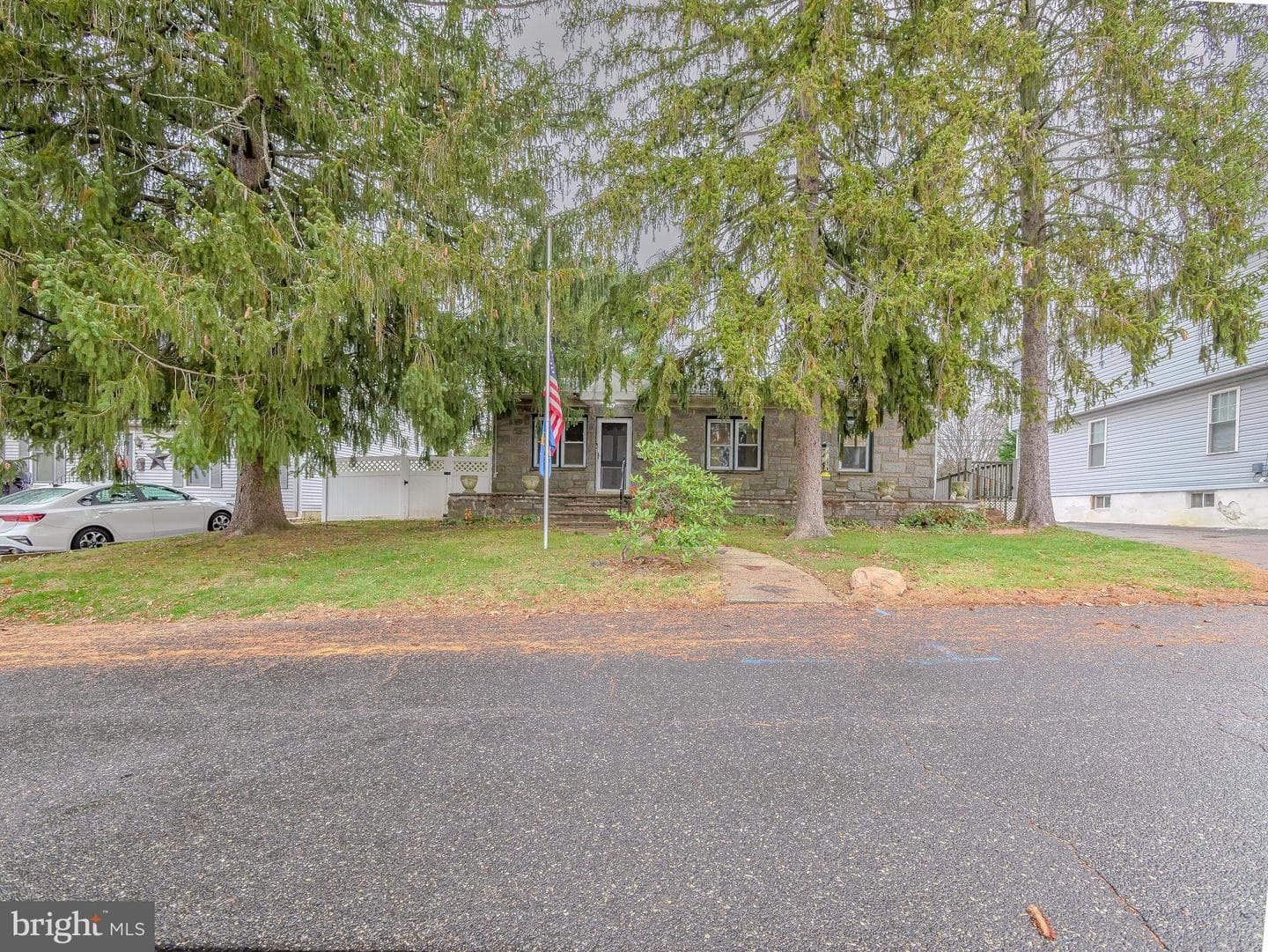 328 Hillside Avenue photo 30