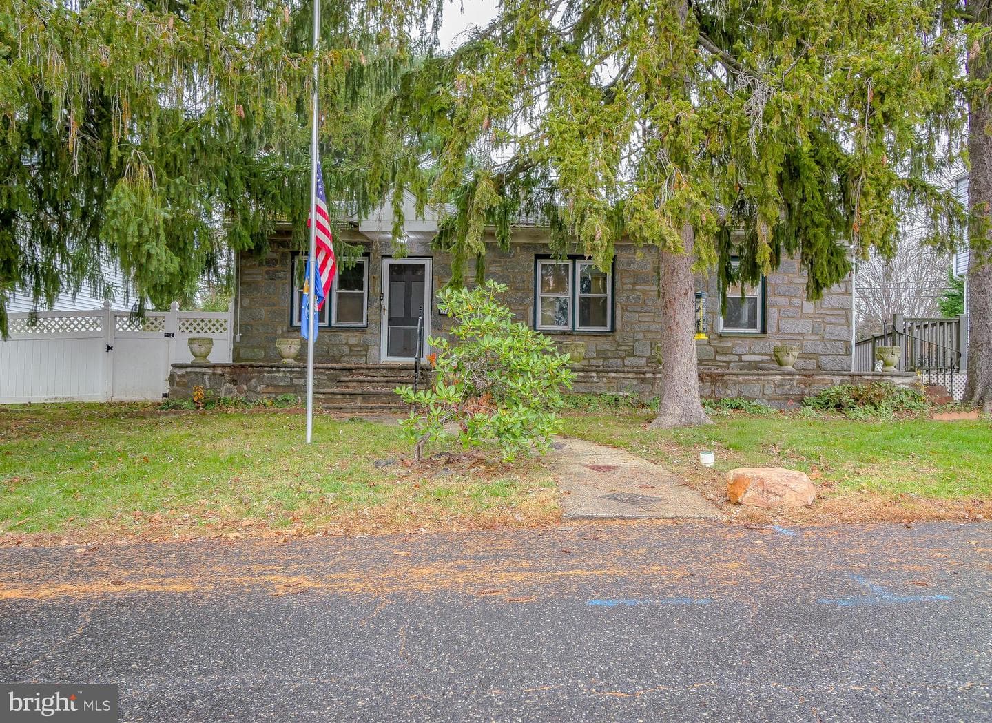 328 Hillside Avenue photo 31